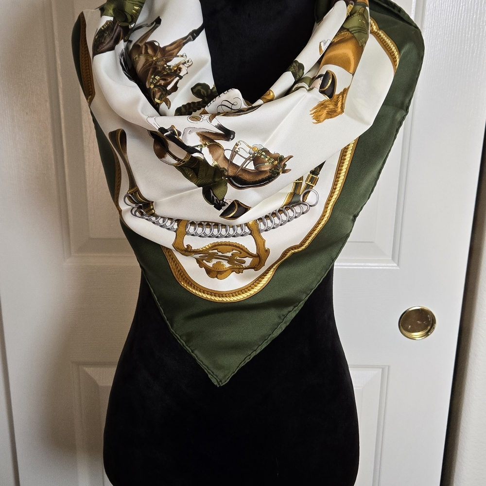 Hermès Reprise Carré 90 silk scarf - Picture 2 of 5